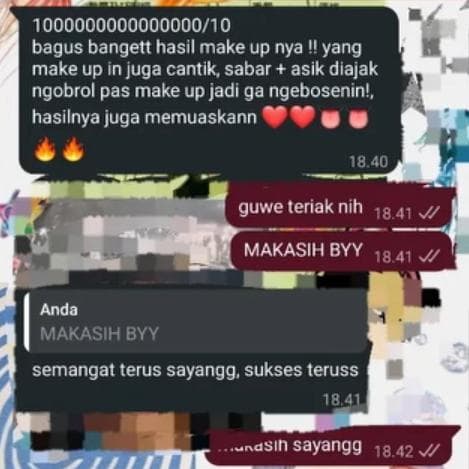 Screenshot testimoni client — client memuji hasil makeup dengan nilai 10000/10, cantik dan asik diajak ngobrol